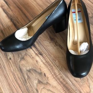 NWT Naturalizer woman’s Size 12m Black Leather